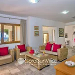 Exceptional Large Villa, Free Heated Pool 1 Nov - 15 Jan, Privacy,prime Location