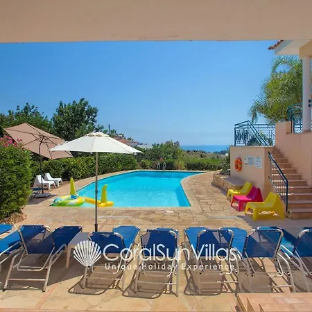 וילה Exceptional Large Villa, Free Heated Pool 1 Nov - 15 Jan, Privacy,prime Location
