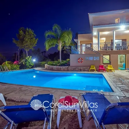 וילה Exceptional Large Villa, Free Heated Pool 1 Nov - 15 Jan, Privacy,prime Location