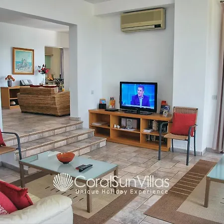וילה Exceptional Large Villa, Free Heated Pool 1 Nov - 15 Jan, Privacy,prime Location *