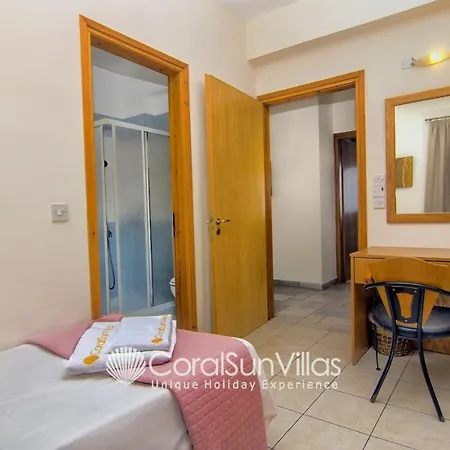 Exceptional Large Villa, Free Heated Pool 1 Nov - 15 Jan, Privacy,prime Location וילה פאהיה