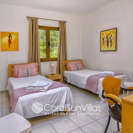 Exceptional Large Villa, Free Heated Pool 1 Nov - 15 Jan, Privacy,prime Location וילה פאהיה