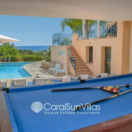 Exceptional Large Villa, Free Heated Pool 1 Nov - 15 Jan, Privacy,prime Location וילה