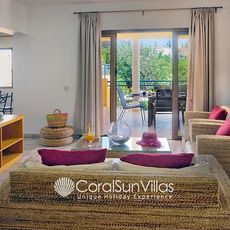 Exceptional Large Villa, Free Heated Pool 1 Nov - 15 Jan, Privacy,prime Location