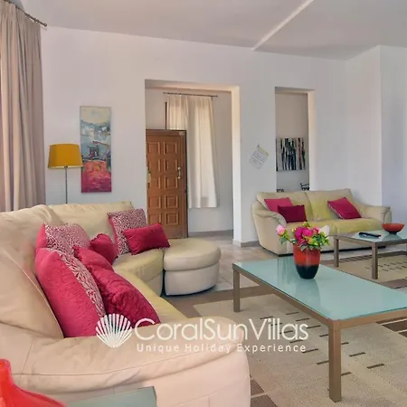 Exceptional Large Villa, Free Heated Pool 1 Nov - 15 Jan, Privacy,prime Location * פאהיה