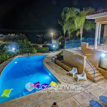 וילה Exceptional Large Villa, Free Heated Pool 1 Nov - 15 Jan, Privacy,prime Location