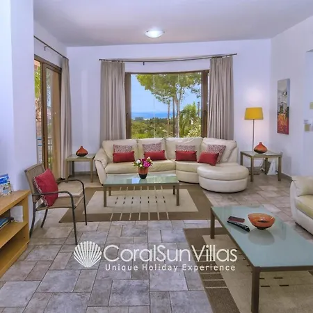 Exceptional Large Villa, Free Heated Pool 1 Nov - 15 Jan, Privacy,prime Location וילה *