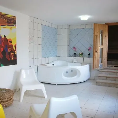 וילה Exceptional Large Villa, Free Heated Pool 1 Nov - 15 Jan, Privacy,prime Location