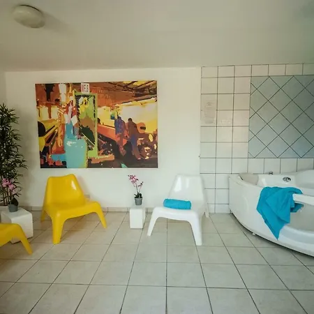 וילה Exceptional Large Villa, Free Heated Pool 1 Nov - 15 Jan, Privacy,prime Location