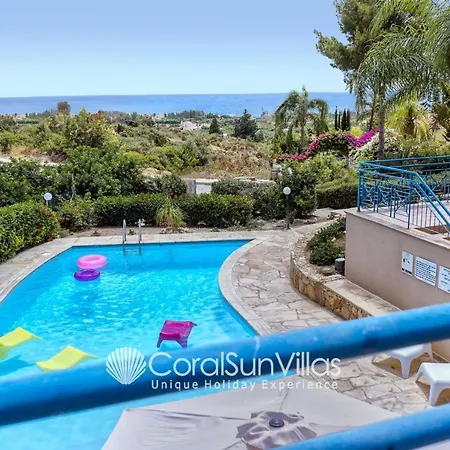 Exceptional Large Villa, Free Heated Pool 1 Nov - 15 Jan, Privacy,Prime Location 别墅 *