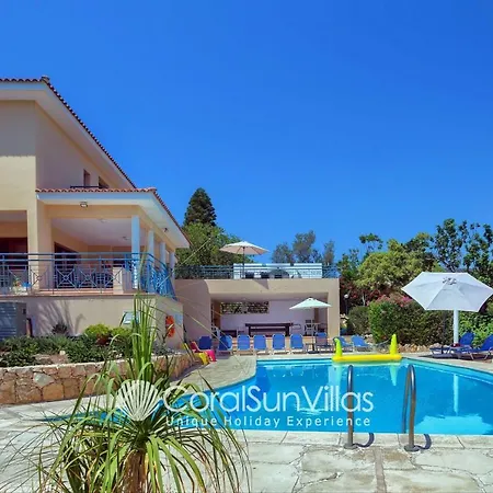 Exceptional Large Villa, Free Heated Pool 1 Nov - 15 Jan, Privacy,prime Location *