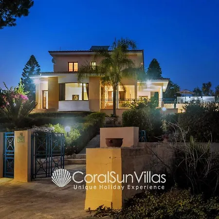 Villa Exceptional Large Villa, Free Heated Pool 1 Nov - 15 Jan, Privacy,prime Location