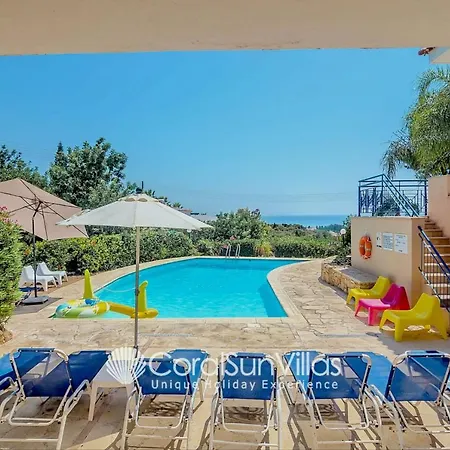 Exceptional Large Villa, Free Heated Pool 1 Nov - 15 Jan, Privacy,prime Location