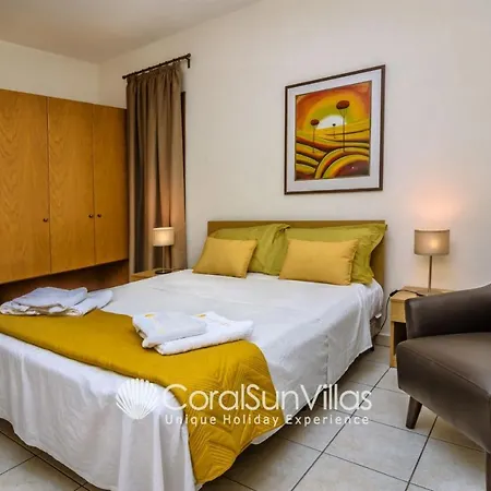 Exceptional Large Villa, Free Heated Pool 1 Nov - 15 Jan, Privacy,prime Location * Peyia