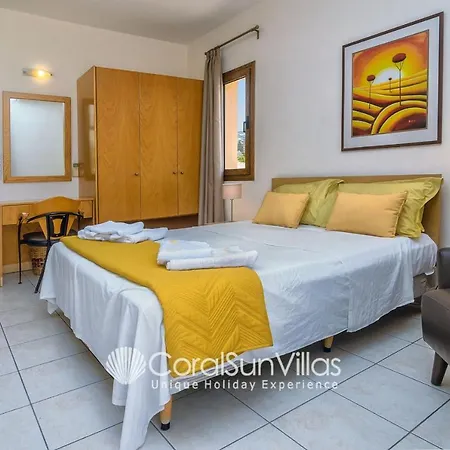 Exceptional Large Villa, Free Heated Pool 1 Nov - 15 Jan, Privacy,prime Location * Peyia