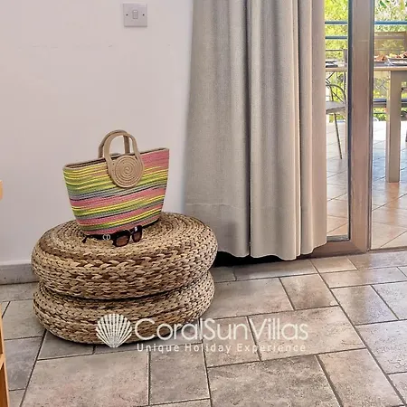 Exceptional Large Villa, Free Heated Pool 1 Nov - 15 Jan, Privacy,prime Location *