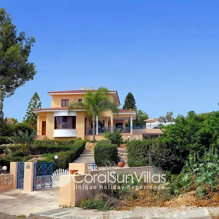 Exceptional Large Villa, Free Heated Pool 1 Nov - 15 Jan, Privacy,prime Location * Πέγεια
