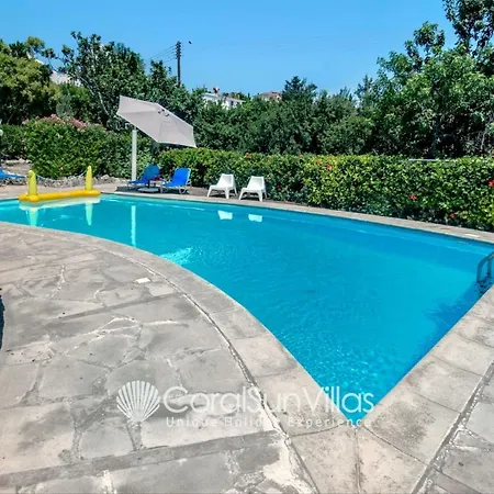 Exceptional Large Villa, Free Heated Pool 1 Nov - 15 Jan, Privacy,prime Location Villa *