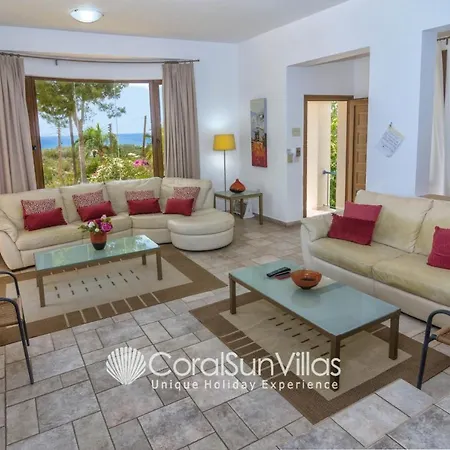 Exceptional Large Villa, Free Heated Pool 1 Nov - 15 Jan, Privacy,prime Location