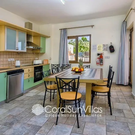 Βίλα Exceptional Large Villa, Free Heated Pool 1 Nov - 15 Jan, Privacy,prime Location *