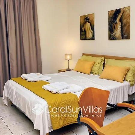 Exceptional Large Villa, Free Heated Pool 1 Nov - 15 Jan, Privacy,prime Location Villa Peyia