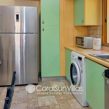 Exceptional Large Villa, Free Heated Pool 1 Nov - 15 Jan, Privacy,prime Location * Πέγεια