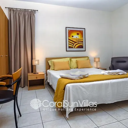 Exceptional Large Villa, Free Heated Pool 1 Nov - 15 Jan, Privacy,prime Location