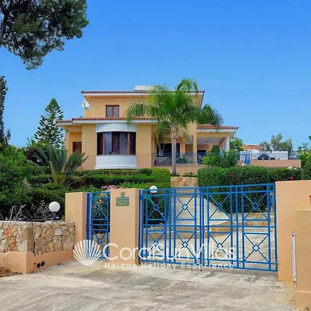 Exceptional Large Villa, Free Heated Pool 1 Nov - 15 Jan, Privacy,prime Location
