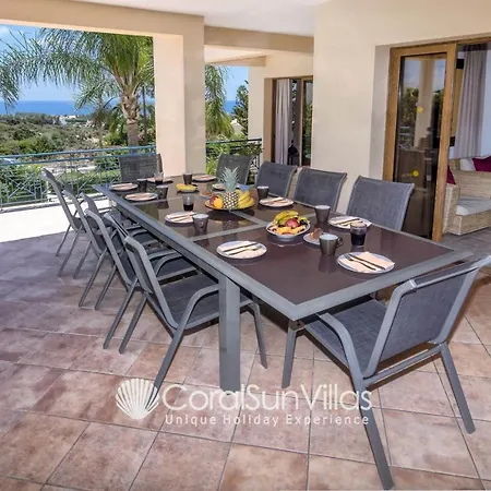Villa Exceptional Large Villa, Free Heated Pool 1 Nov - 15 Jan, Privacy,prime Location