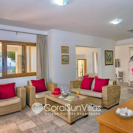 Exceptional Large Villa, Free Heated Pool 1 Nov - 15 Jan, Privacy,prime Location