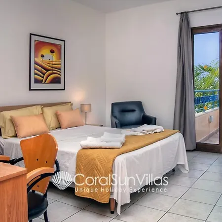 Exceptional Large Villa, Free Heated Pool 1 Nov - 15 Jan, Privacy,Prime Location