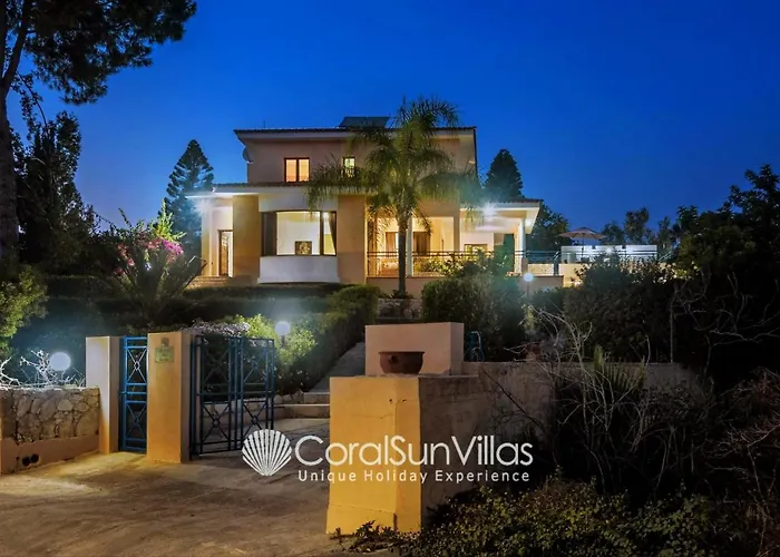 Villa Exceptional Large Villa, Free Heated Pool 1 Nov - 15 Jan, Privacy,prime Location