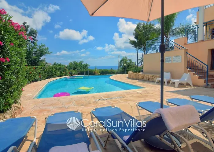 Exceptional Large Villa, Free Heated Pool 1 Nov - 15 Jan, Privacy,prime Location Peyia