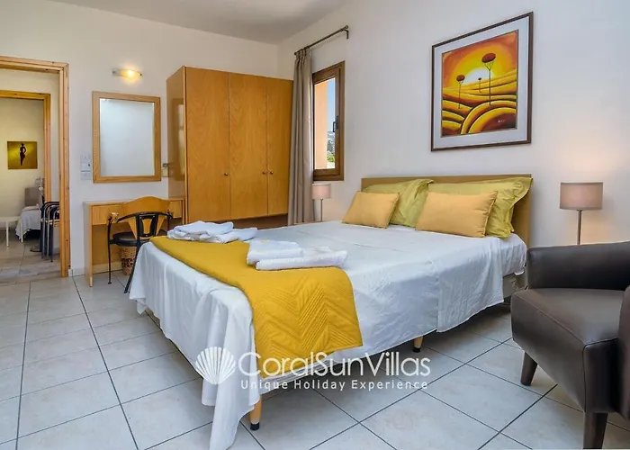 Exceptional Large Villa, Free Heated Pool 1 Nov - 15 Jan, Privacy,prime Location * Peyia