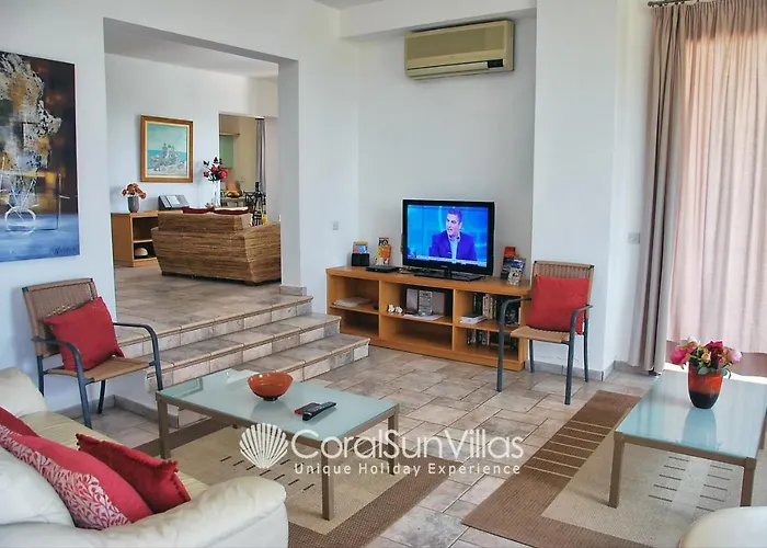 Villa Exceptional Large Villa, Free Heated Pool 1 Nov - 15 Jan, Privacy,prime Location *