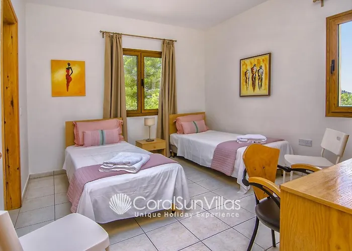 Exceptional Large Villa, Free Heated Pool 1 Nov - 15 Jan, Privacy,prime Location Villa Peyia