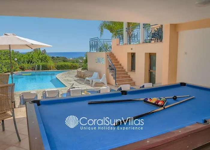 Exceptional Large Villa, Free Heated Pool 1 Nov - 15 Jan, Privacy,prime Location Villa