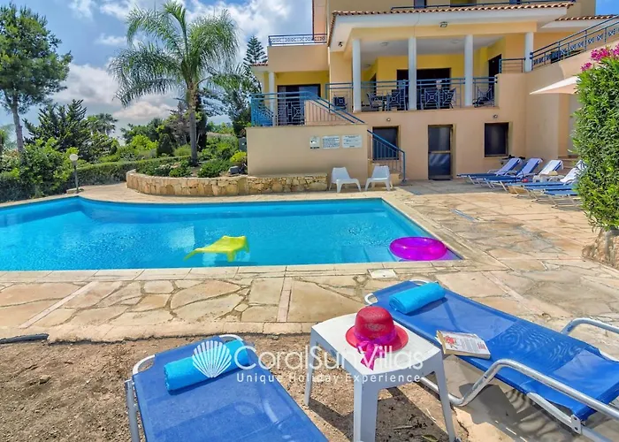 Villa Exceptional Large Villa, Free Heated Pool 1 Nov - 15 Jan, Privacy,prime Location Peyia