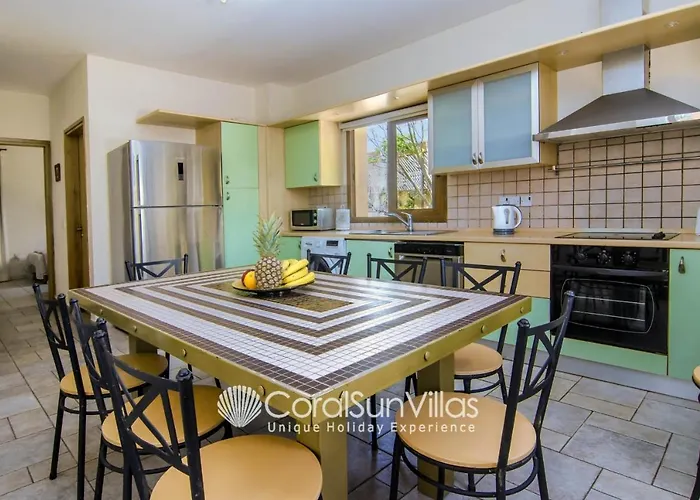 Exceptional Large Villa, Free Heated Pool 1 Nov - 15 Jan, Privacy,prime Location *