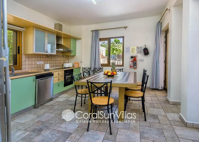 Villa Exceptional Large Villa, Free Heated Pool 1 Nov - 15 Jan, Privacy,prime Location *