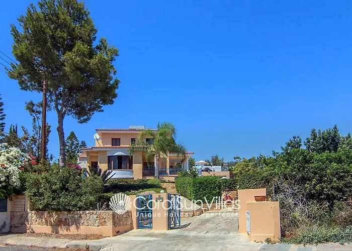 Villa Exceptional Large Villa, Free Heated Pool 1 Nov - 15 Jan, Privacy,prime Location Peyia
