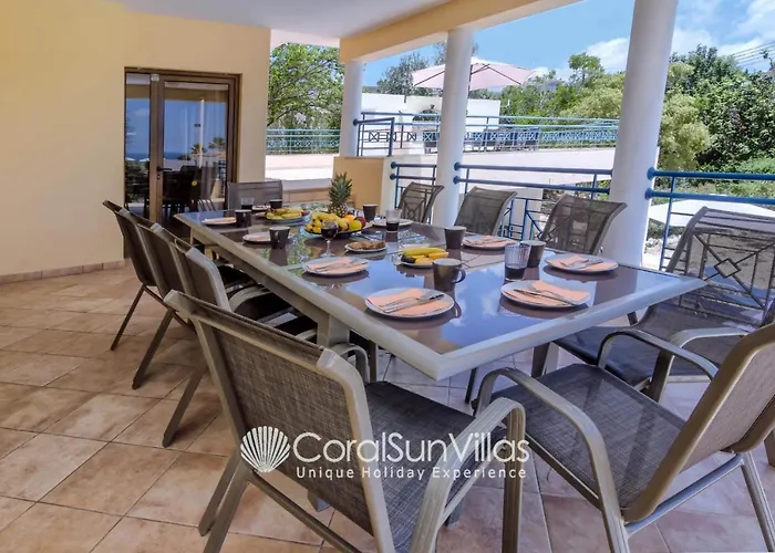 Villa Exceptional Large Villa, Free Heated Pool 1 Nov - 15 Jan, Privacy,prime Location