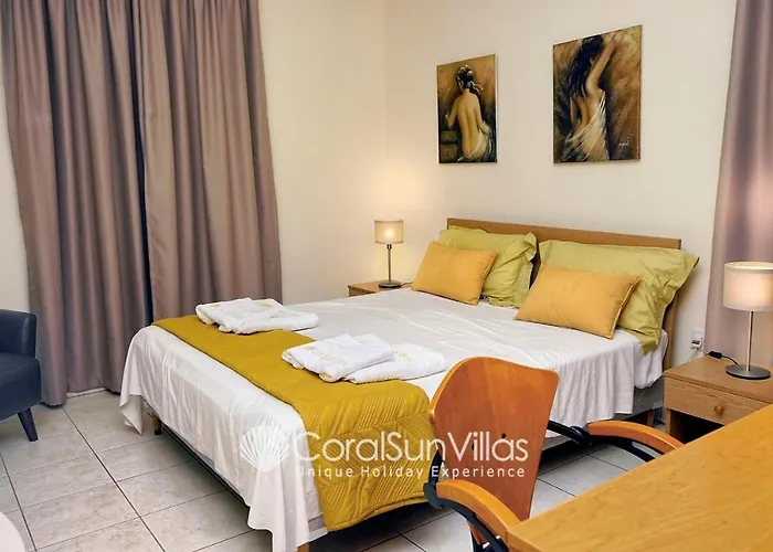 Exceptional Large Villa, Free Heated Pool 1 Nov - 15 Jan, Privacy,prime Location Villa Peyia