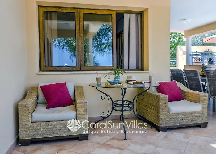 Exceptional Large Villa, Free Heated Pool 1 Nov - 15 Jan, Privacy,prime Location * Peyia