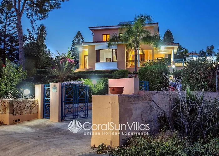 Villa Exceptional Large Villa, Free Heated Pool 1 Nov - 15 Jan, Privacy,prime Location Peyia