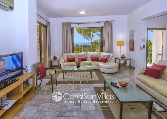 Exceptional Large Villa, Free Heated Pool 1 Nov - 15 Jan, Privacy,prime Location Villa *