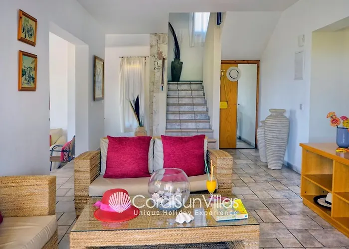 Exceptional Large Villa, Free Heated Pool 1 Nov - 15 Jan, Privacy,prime Location