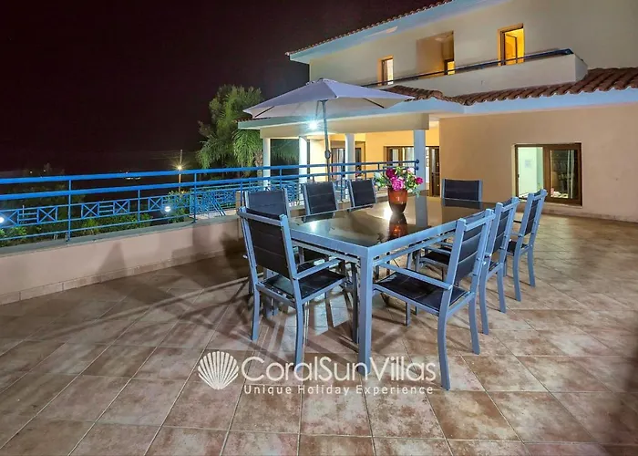Exceptional Large Villa, Free Heated Pool 1 Nov - 15 Jan, Privacy,prime Location