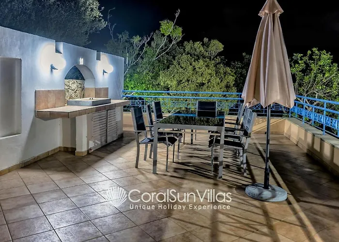 Exceptional Large Villa, Free Heated Pool 1 Nov - 15 Jan, Privacy,prime Location Villa *