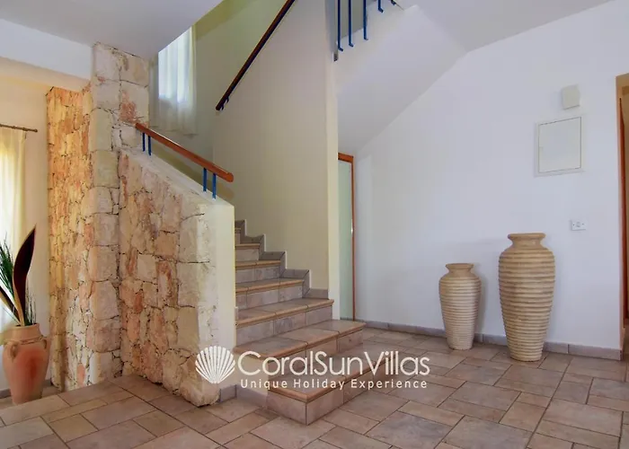 Exceptional Large Villa, Free Heated Pool 1 Nov - 15 Jan, Privacy,prime Location